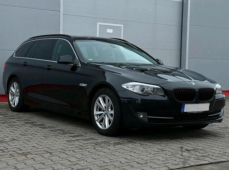 Gebraucht BMW 520 184 PS (135 kW) 2011 Schwarz Kombi