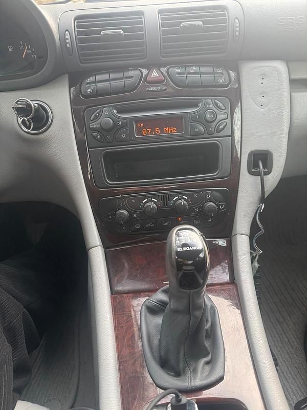 Second-hand Mercedes C200 2002 Berlinǎ