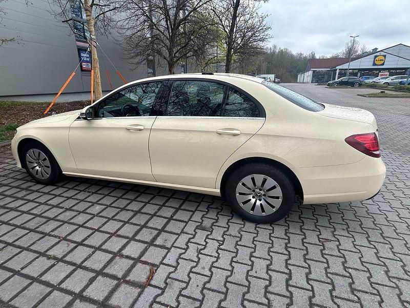 Gebraucht Mercedes E200 160 PS (117 kW) 2019 Beige Limousine