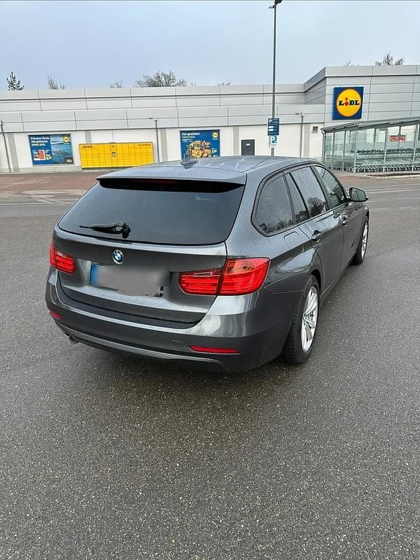 Gebraucht BMW 318 143 PS (105 kW) 2014 Grau Kombi
