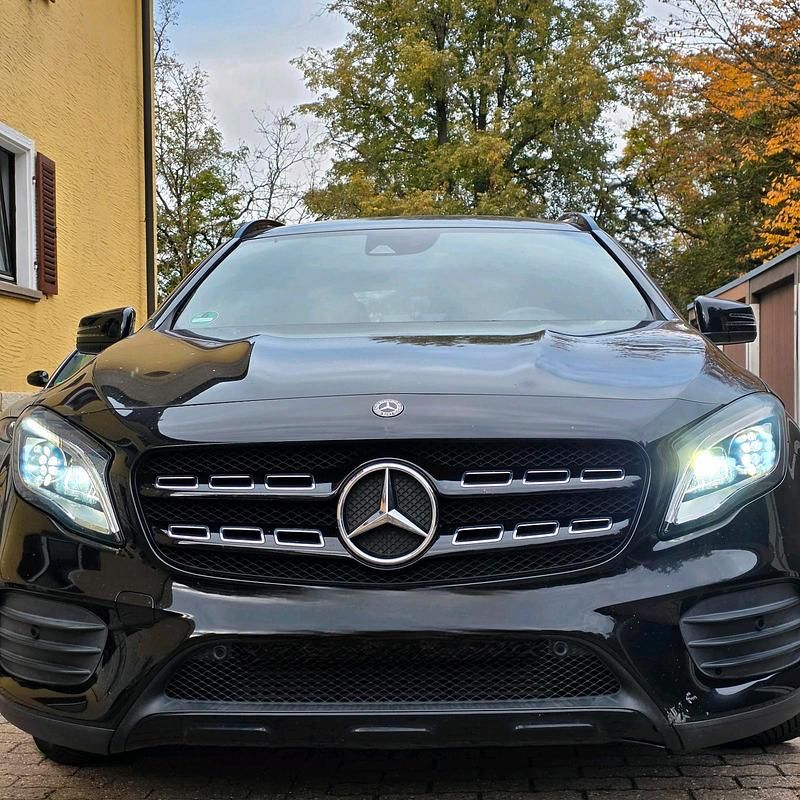 Schwarz Gebraucht 2019 Mercedes GLA180 AMG SUV | 19.600 € (Guter Preis) - Bild 1/4
