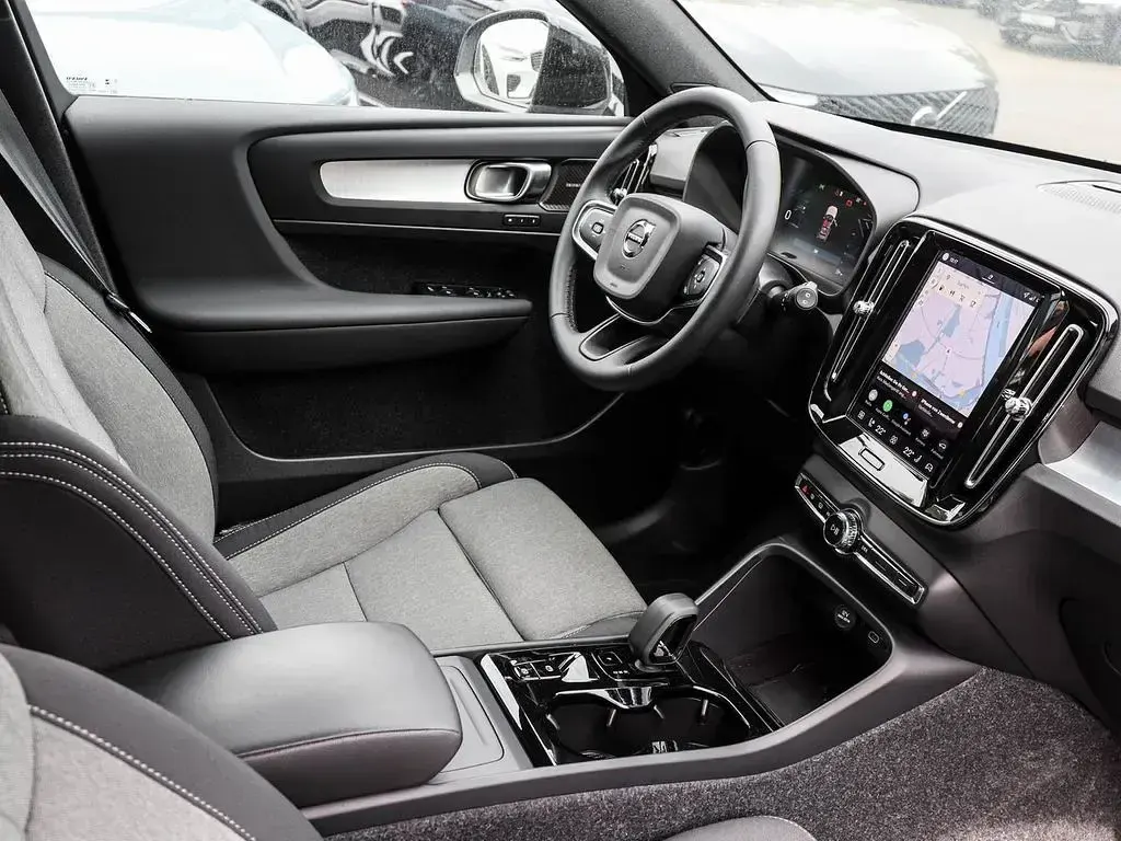 Gebraucht Volvo XC40 Plus 197 PS (144 kW) 2025 Silber SUV