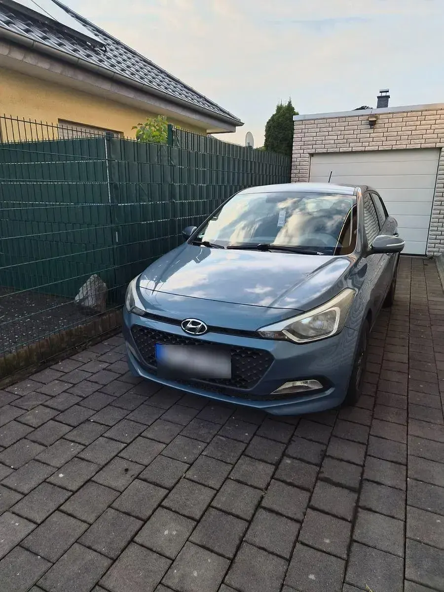 Gebraucht Hyundai i20 YES! Silver 75 PS (55 kW) 2015 Kleinwagen