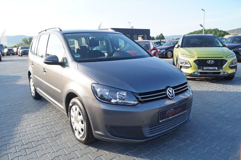 Grau Gebraucht 2010 VW Touran Trendline Van / Kleinbus | 7.390 € (Etwas zu teuer) - Bild 1/4