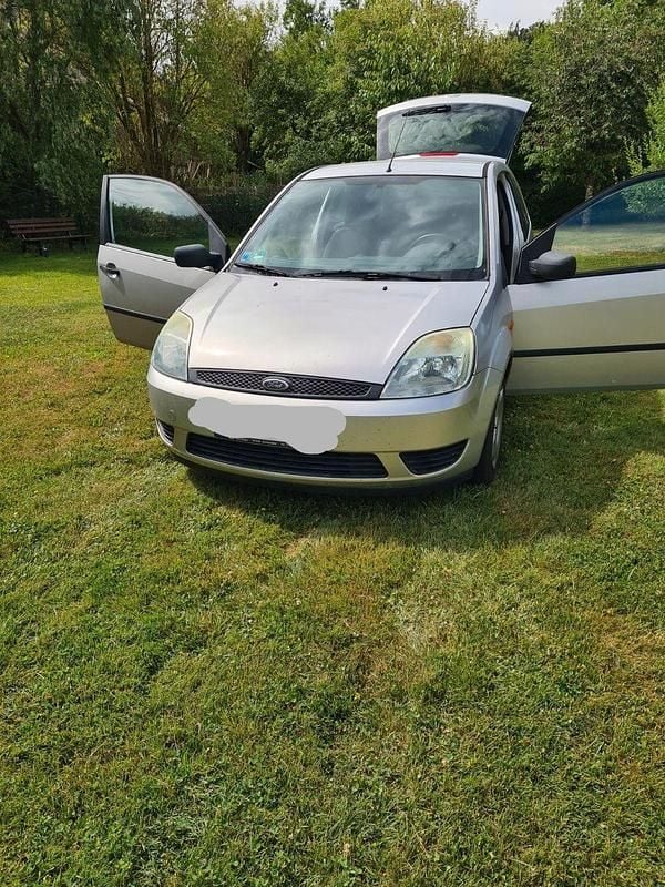 Grau Gebraucht 2005 Ford Fiesta Futura Kleinwagen | 500 € (Superpreis) - Bild 1/4