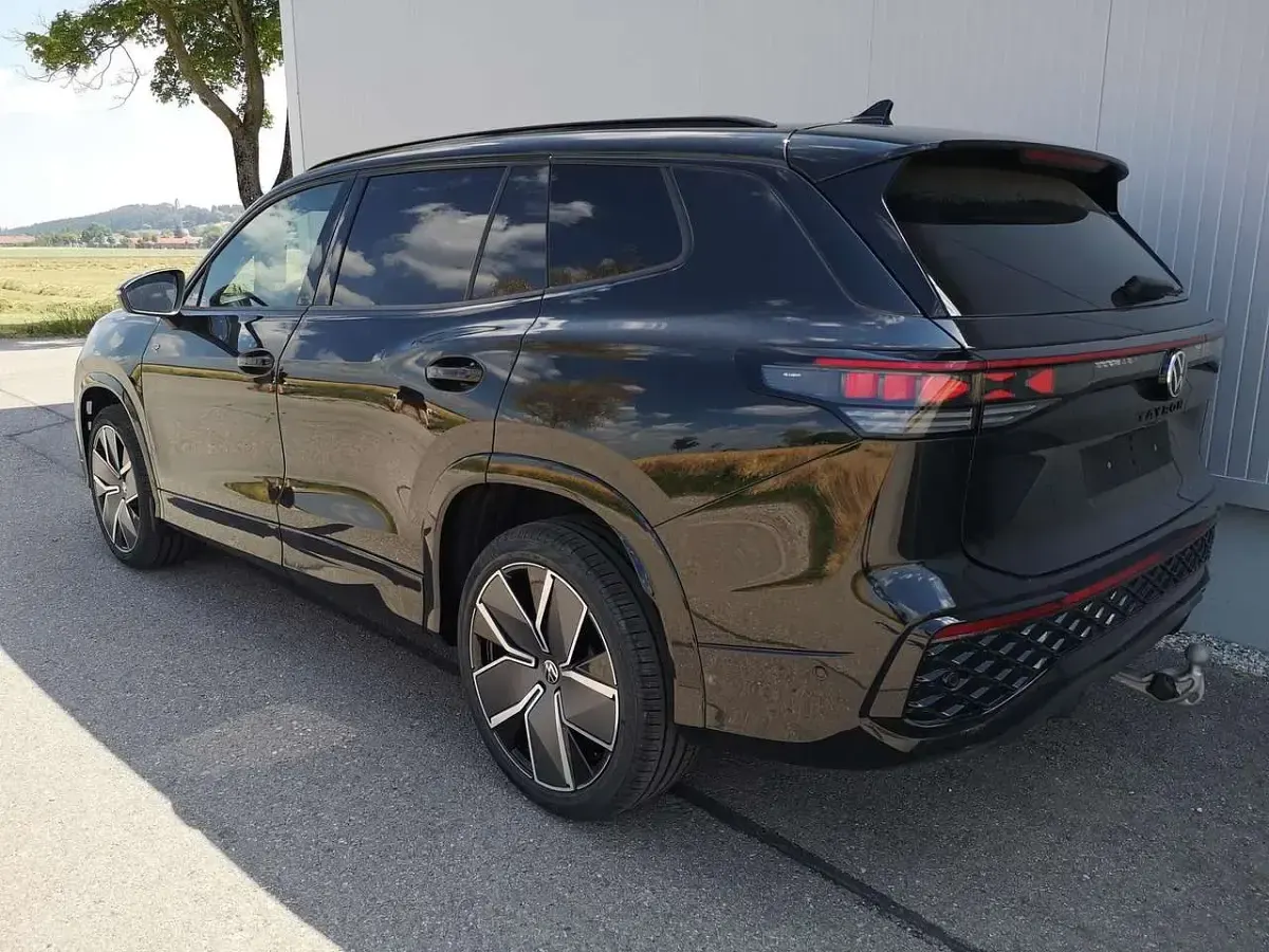 Neu VW Tayron R-line 193 PS (141 kW) 2025 Grenadilschwarz metallic SUV