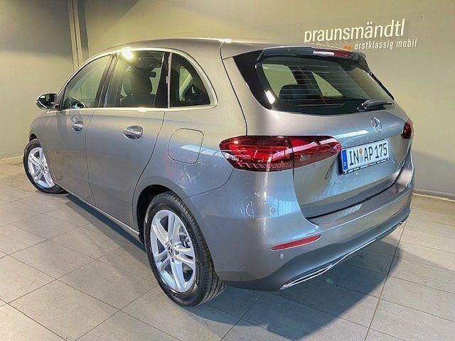 Gebraucht Mercedes B200 Progressive 163 PS (119 kW) 2024 Andere farbe Kleinwagen