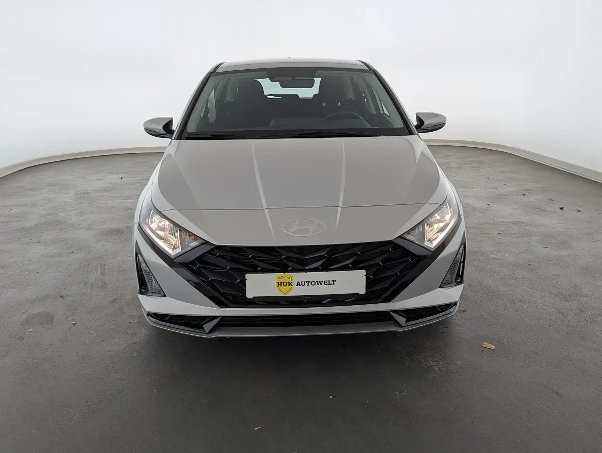 Gebraucht Hyundai i20 Comfort 90 PS (66 kW) 2026 Lumen grey Kleinwagen