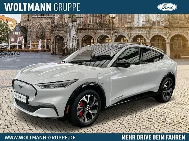 Space white Gebraucht 2022 Ford Mustang Mach-E Premium SUV | 38.199 € (Teuer) - Bild 1/4