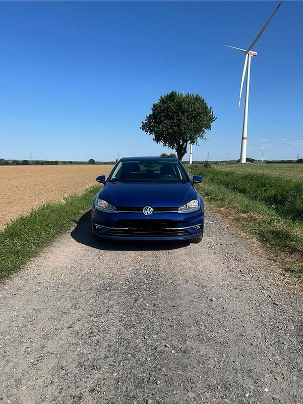 Blau Gebraucht 2018 VW Golf VII Join Kleinwagen | 12.850 € (Guter Preis) - Bild 1/4