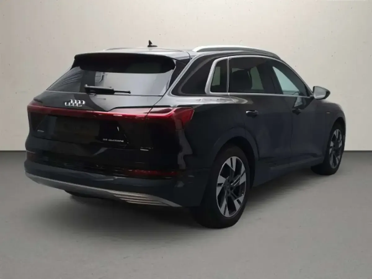 Gebraucht Audi e-tron Advanced 300 kW (408 PS) 2022 Mythosschwarz SUV