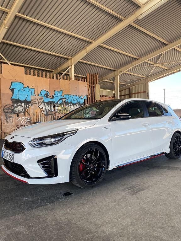 Weiß Gebraucht 2022 Kia Ceed GT Limousine | 22.990 € (Guter Preis) - Bild 1/4