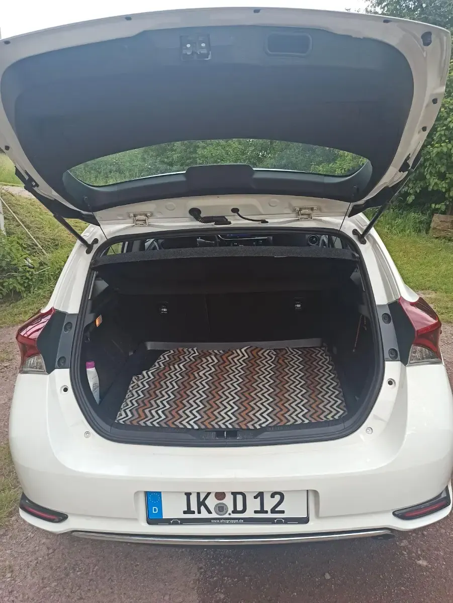 Gebraucht Toyota Auris Comfort 120 PS (88 kW) 2017 Weiß Limousine