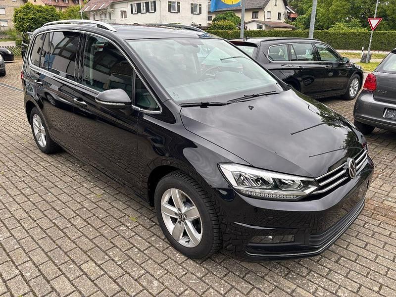 Gebraucht VW Touran Highline 150 PS (110 kW) 2021 Deep black perleffekt Van / Kleinbus