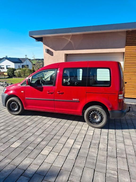 Second-hand VW Caddy 86 CP (63 kW) 2013 Roșu Monovolum