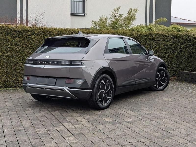 Grau Gebraucht 2022 Hyundai Ioniq 5 SUV | 24.300 € (Guter Preis) - Bild 1/4