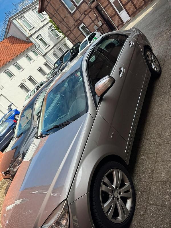 Silber Gebraucht 2007 Mercedes C220 Limousine | 4.200 € (Guter Preis) - Bild 1/4