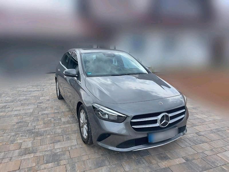 Gebraucht 2020 Mercedes B200 Van / Kleinbus | 23.990 € (Fairer Preis) - Bild 1/4