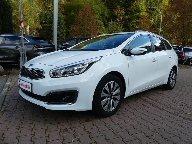 Weiß Gebraucht 2017 Kia Ceed Kombi | 11.990 € (Fairer Preis) - Bild 1/4