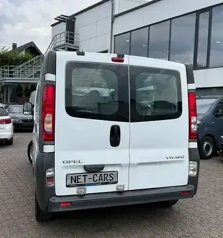 Gebraucht Opel Vivaro 90 PS (66 kW) 2009 Weiß Van / Kleinbus