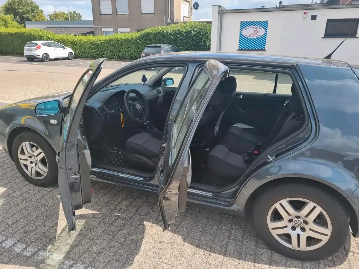 Gebraucht VW Golf IV 102 PS (75 kW) 2001 Grau Limousine