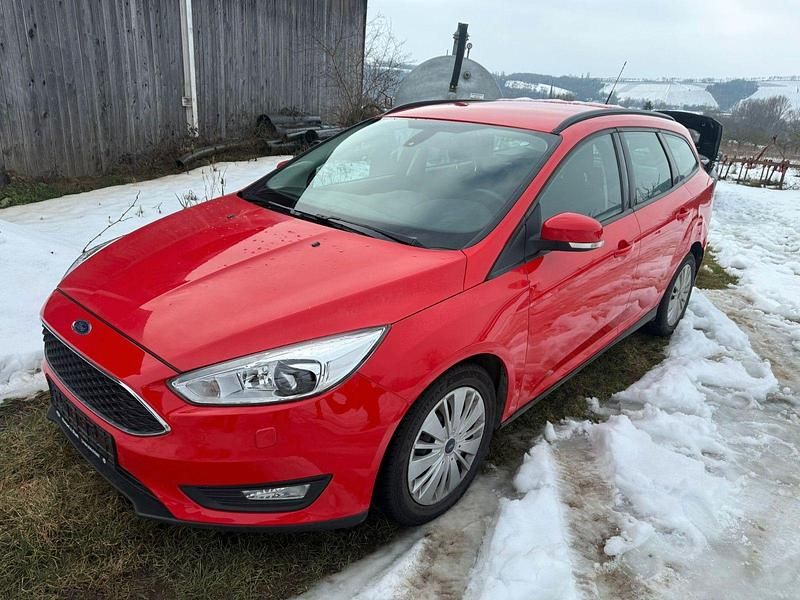 Gebraucht Ford Focus 120 PS (88 kW) 2017 Rot Kombi