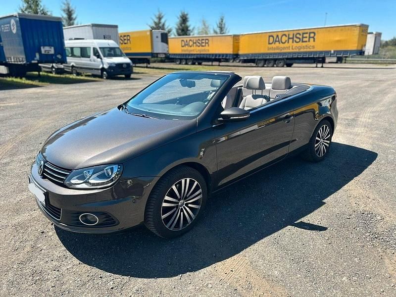 Usata VW Eos 140 CV (102 kW) 2012 Marrone Cabrio