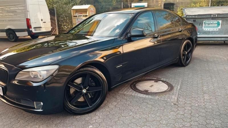 Second-hand BMW 730 245 CP (180 kW) 2011 Negru Berlinǎ