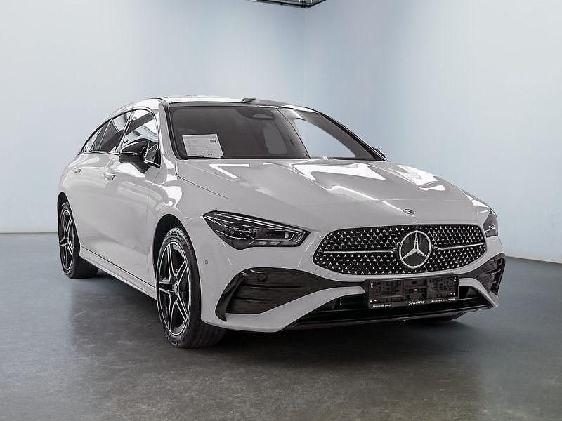 Weiß Gebraucht 2024 Mercedes CLA250e Shooting Brake AMG Kombi | 35.180 € (Guter Preis) - Bild 1/4
