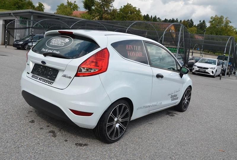 Gebraucht Ford Fiesta 68 PS (50 kW) 2010 Weiß Kleinwagen