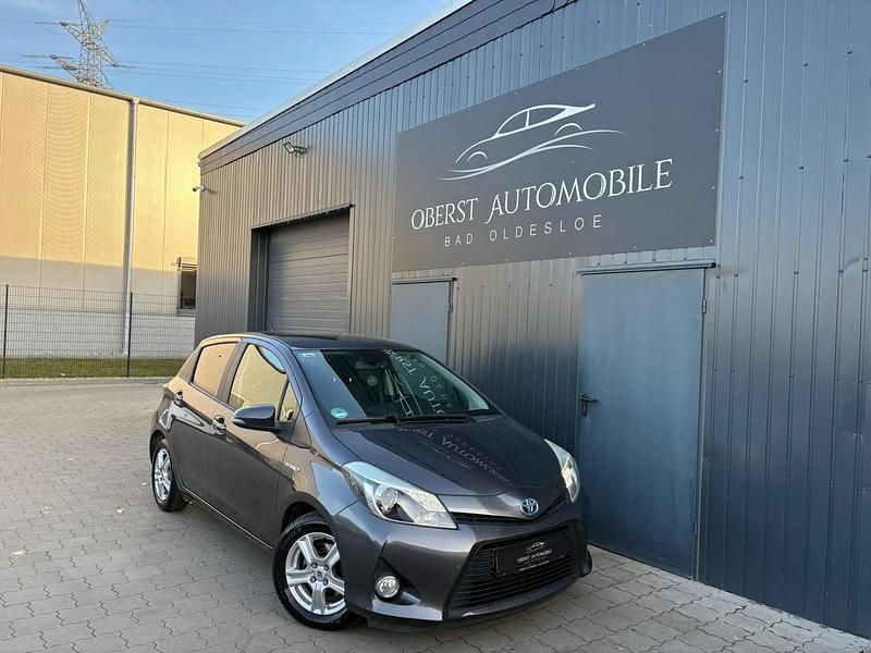 Grau Gebraucht 2014 Toyota Yaris Edition Kleinwagen | 10.850 € - Bild 1/4