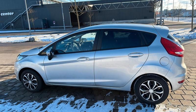 Gebraucht Ford Fiesta 82 PS (60 kW) 2008 Silber Kleinwagen