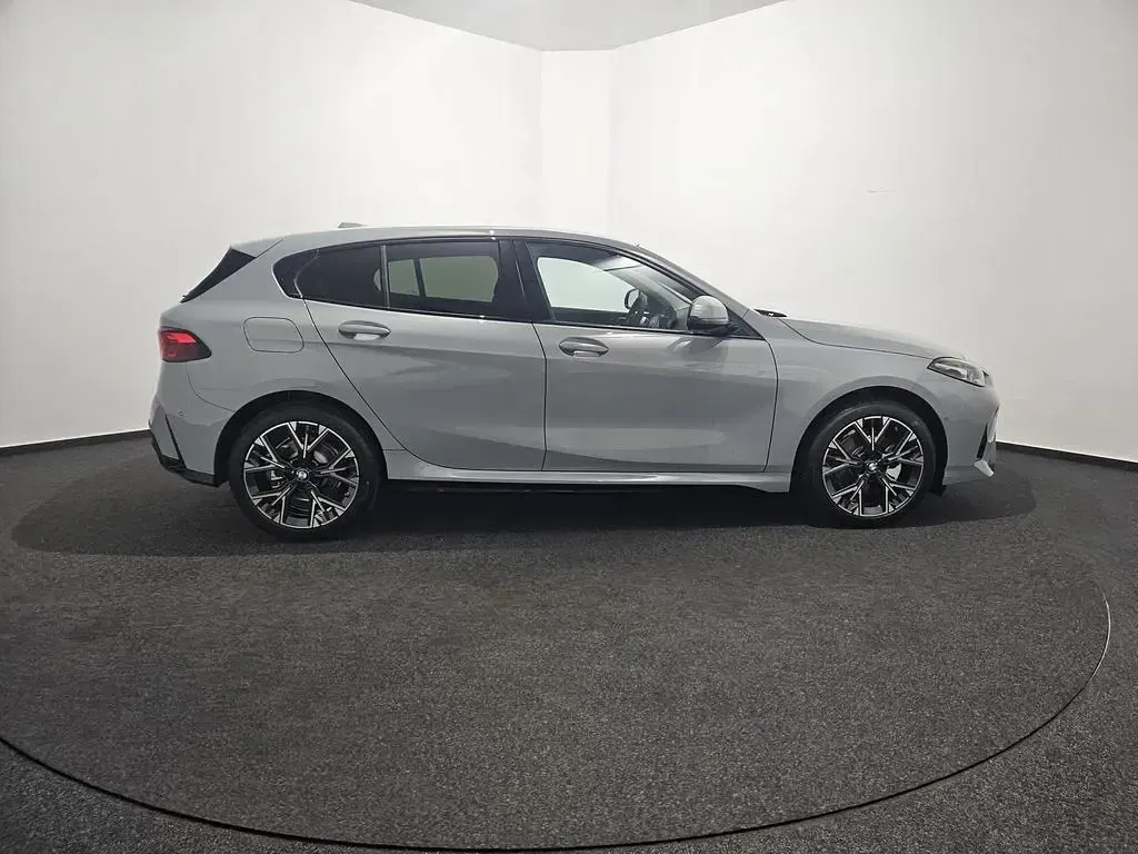 Neu BMW 120 M Sport 170 PS (125 kW) 2026 Grau Kleinwagen