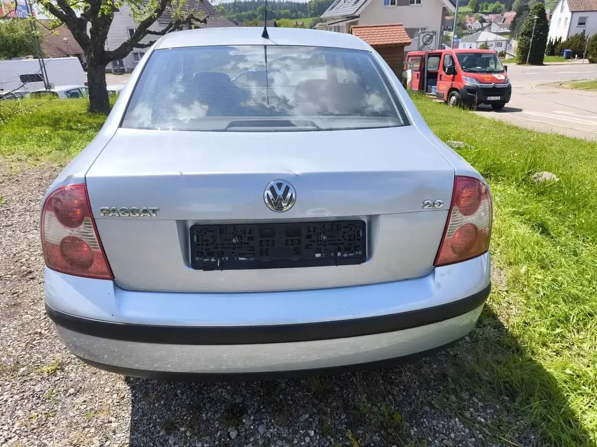 Gebraucht VW Passat Highline 116 PS (85 kW) 2002 Blau Limousine