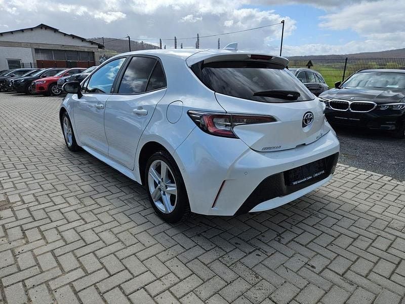 Gebraucht Toyota Corolla Hybrid Team 98 PS (72 kW) 2022 Weiß Limousine