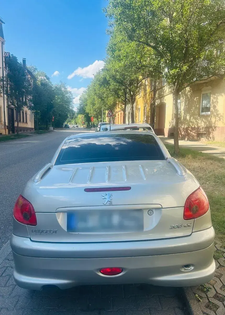 Gebraucht Peugeot 206 CC Filou 109 PS (80 kW) 2004 Silber Cabrio