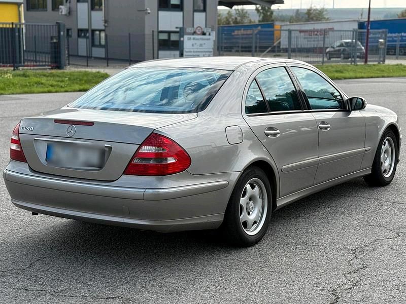 Gebraucht Mercedes E240 Avantgarde 177 PS (130 kW) 2002 Grau Limousine