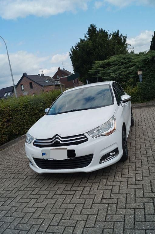 Weiß Gebraucht 2013 Citroën C4 SELECTION Limousine | 4.800 € (Fairer Preis) - Bild 1/4