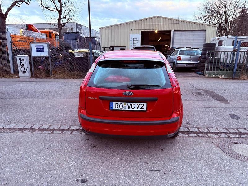 Gebraucht Ford Focus 80 PS (58 kW) 2005 Rot Kleinwagen