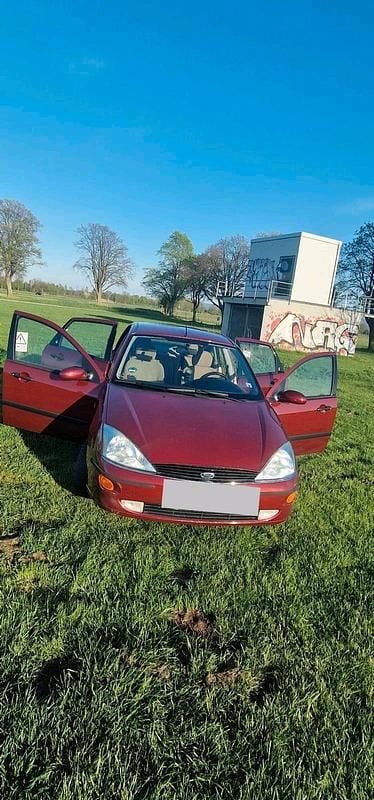 Rot Gebraucht 2000 Ford Focus Limousine | 1.200 € (Guter Preis) - Bild 1/4