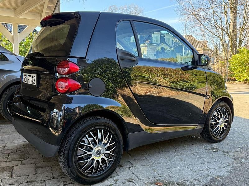 Gebraucht Smart ForTwo Coupé 61 PS (44 kW) 2009 Schwarz Coupé