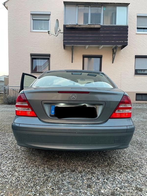 Gebraucht Mercedes C320 218 PS (160 kW) 2004 Grau Limousine