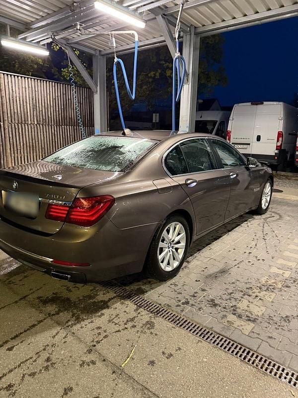 Second-hand BMW 740 303 CP (222 kW) 2014 Maro Berlinǎ