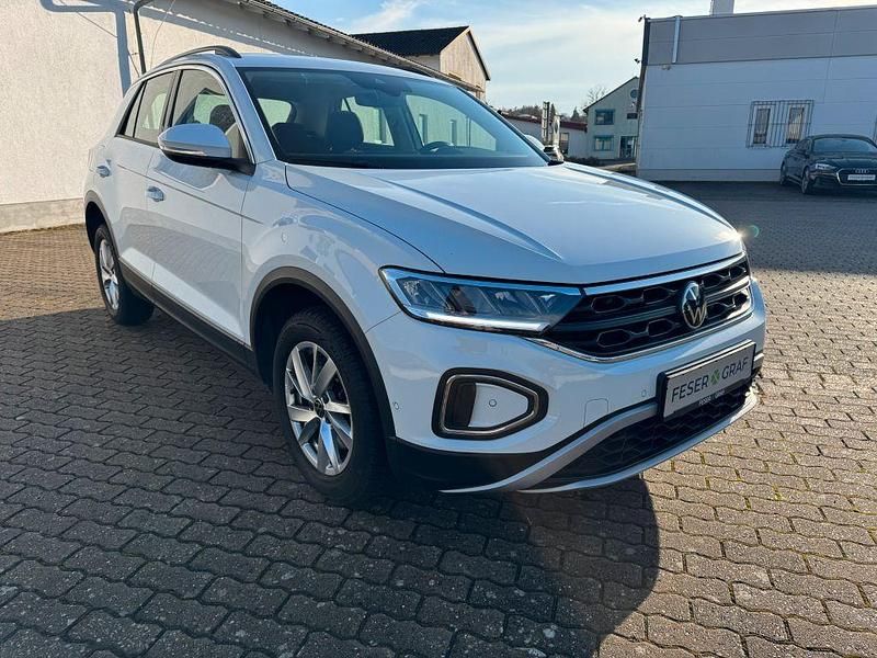 Gebraucht VW T-Roc Life 150 PS (110 kW) 2023 Pure white SUV