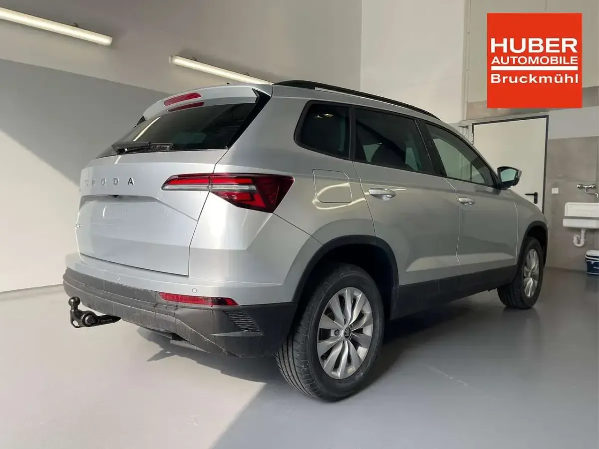 Neu Skoda Karoq Selection 150 PS (110 kW) 2026 [8e8e] brillantsilber metallic SUV