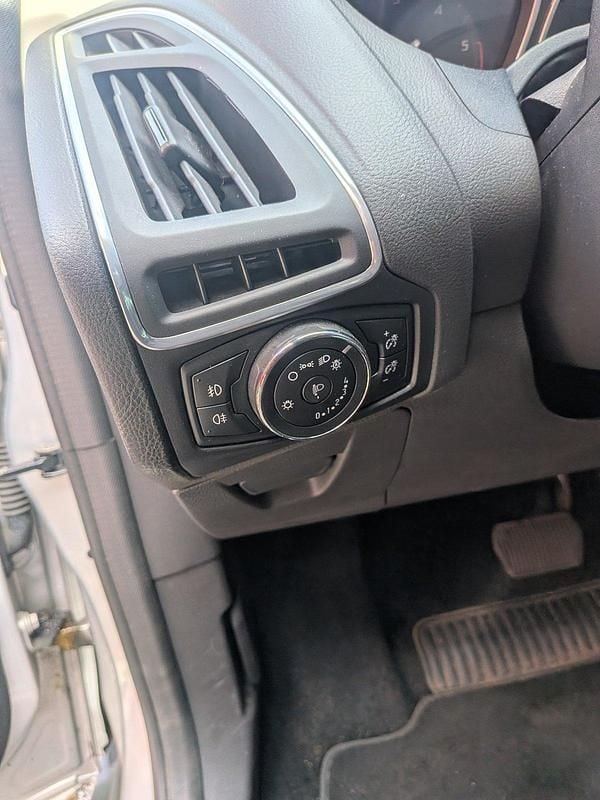 Gebraucht Ford Focus Titanium 140 PS (102 kW) 2014 Silber Kombi