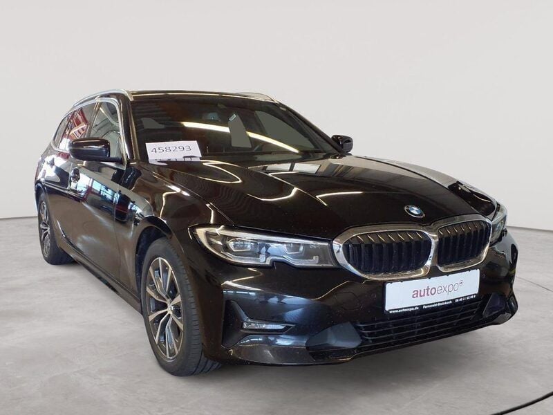 Saphirschwarz metallic Gebraucht 2022 BMW 320 Advantage Kombi | 21.990 € (Guter Preis) - Bild 1/4