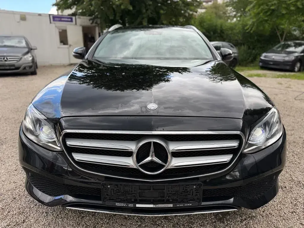 Gebraucht Mercedes E220 194 PS (142 kW) 2017 Schwarz Limousine