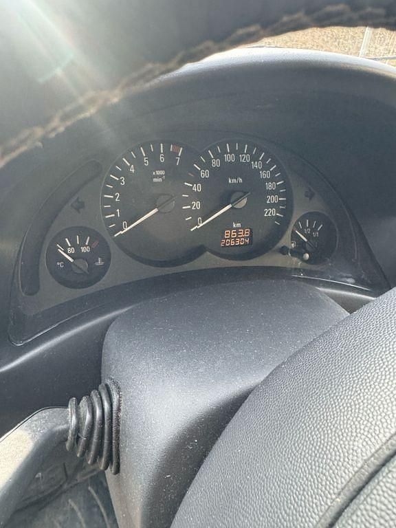 Gebraucht Opel Corsa 75 PS (55 kW) 2002 Schwarz Kleinwagen