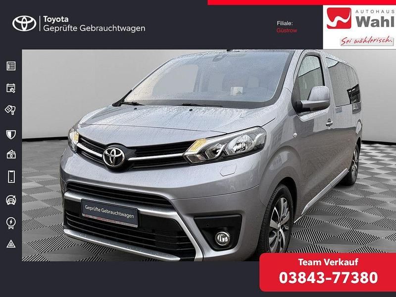 Bismutsilber metallic Gebraucht 2021 Toyota Proace Verso Comfort Kombi | 34.490 € (Etwas zu teuer) - Bild 1/4